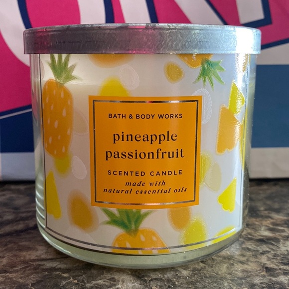 Bath & Body Works 3-Wick candles - Picture 2 of 5